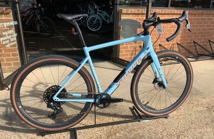 Specialized Diverge Expert Carbon: Performanță maximă pentru aventuri gravel